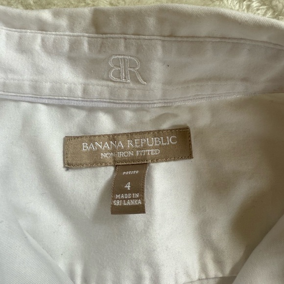 White Button-Up Shirt with Black Trim ( Banana Republic) - Picture 5 of 6